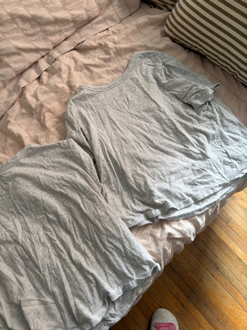 2 old navy grey cropped t shirts